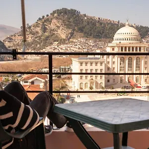 Appartement Apartament Egzoni City Center, Berat